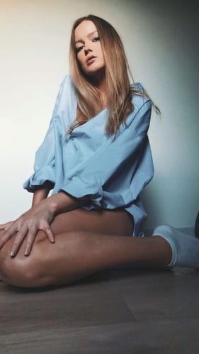 Alina OnlyFans giovani 3