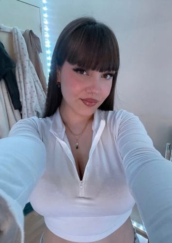 Chloé OnlyFans giovani 4